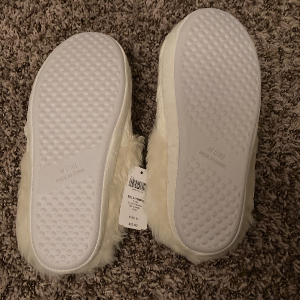 Soma NEW Cozy White Pom-Pom Slippers - Picture 3 of 5